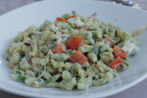 Bärlauch-Spätzle mit Tomate-Mozzarella